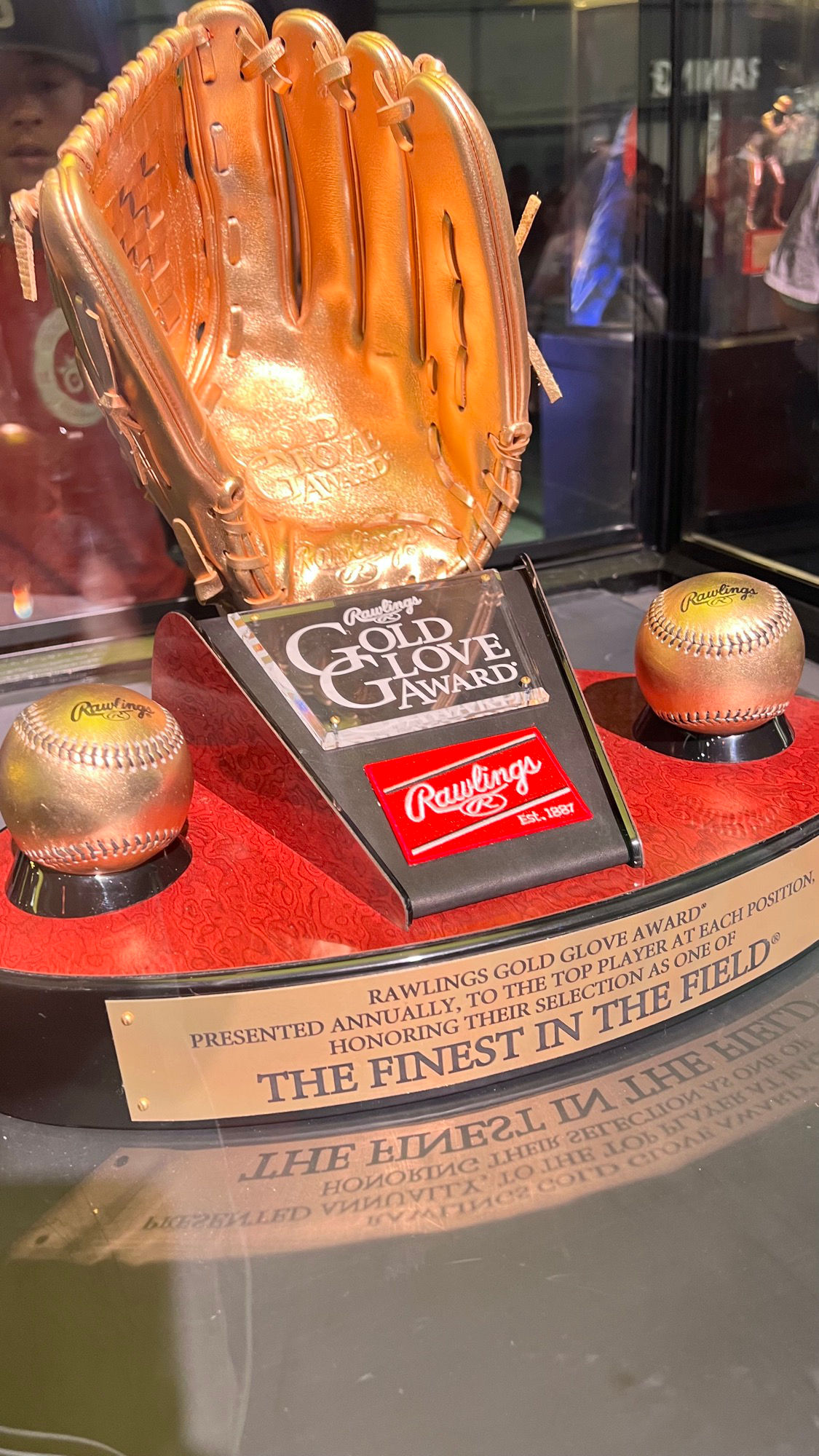 MLB Trophy Gold Glove Award