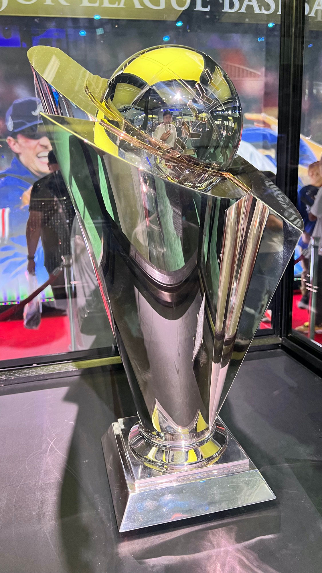 MLB Trophy World Baseball Classic