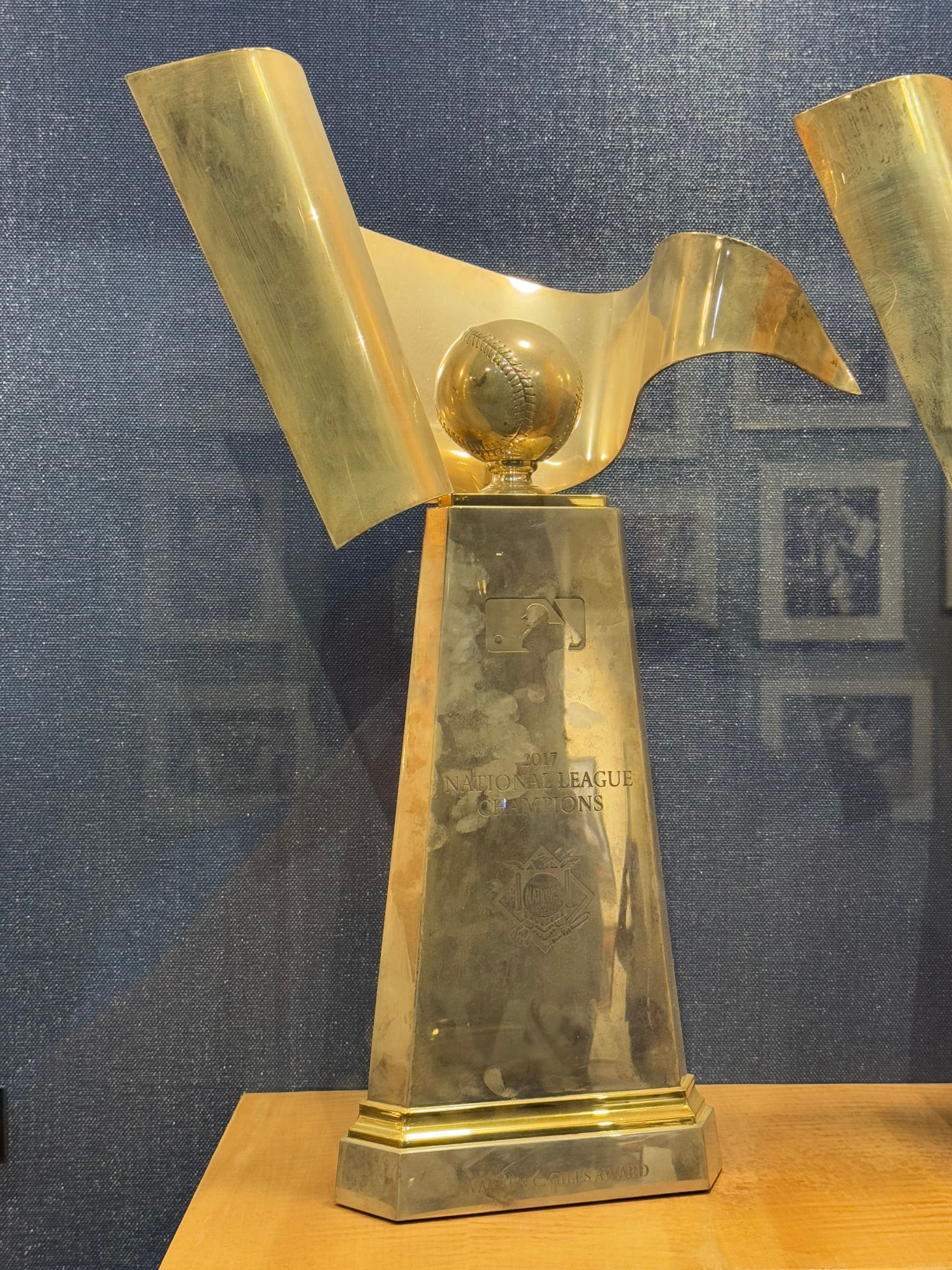 2017 NLCS Warren C. Giles Trophy 2017 NLCS