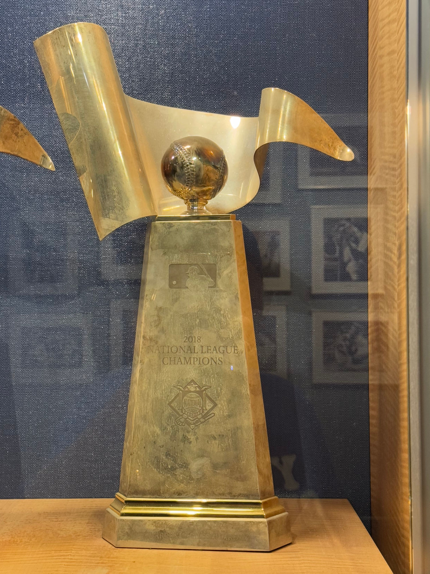 2018 NLCS Warren C. Giles Trophy 2018 NLCS