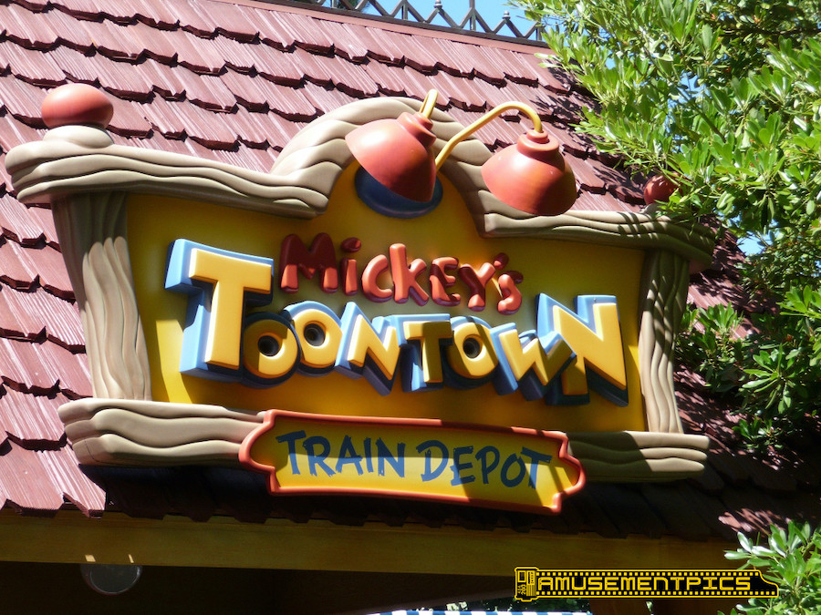 Disneyland Railroad Mickeys Toontown Station