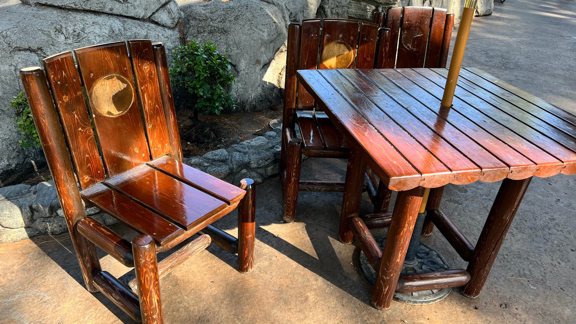 Knott's Berry Farm Bear Table and Chairs