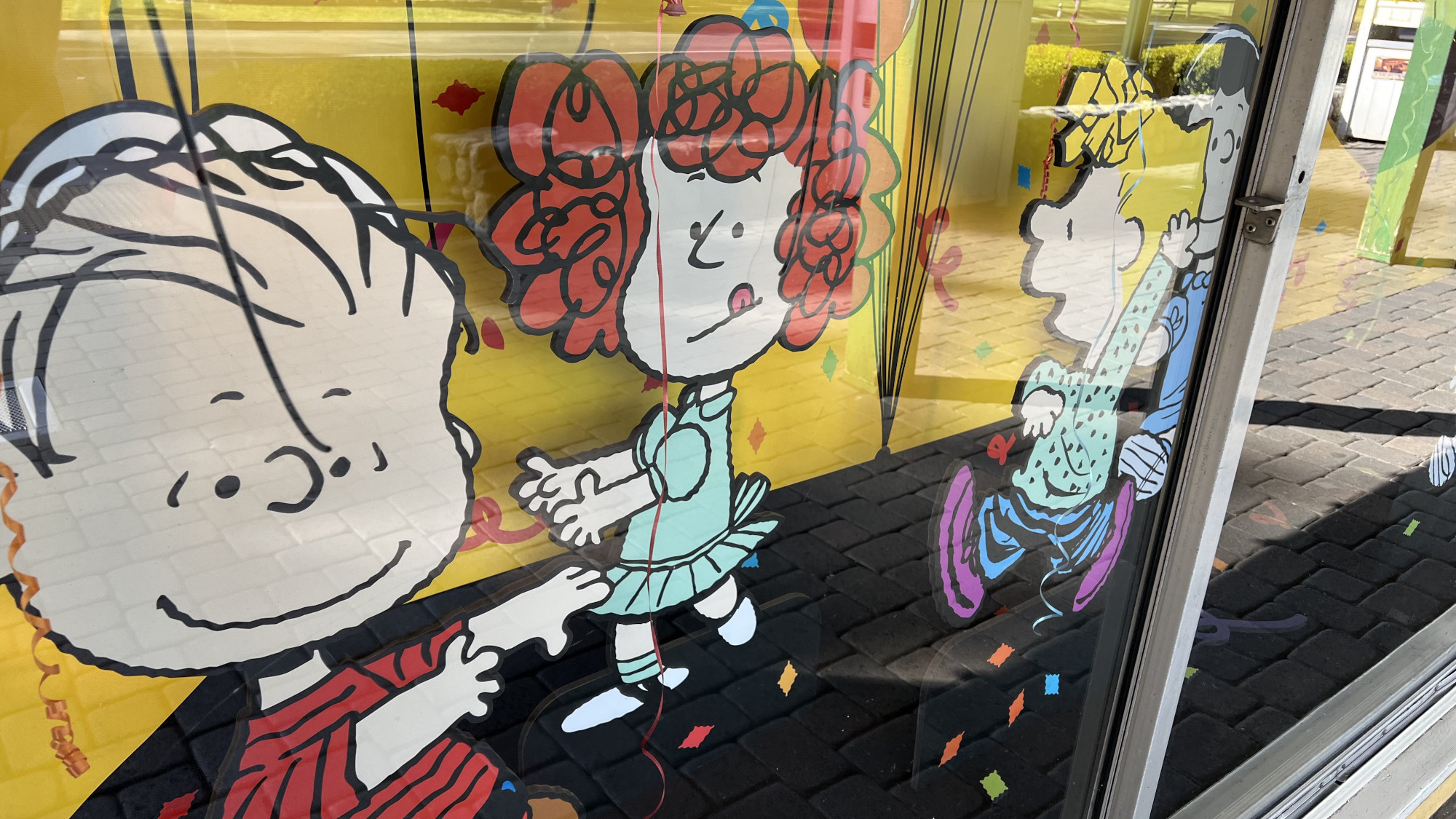Knott's Berry Farm Virginia's Gift Shop Peanuts Window Display