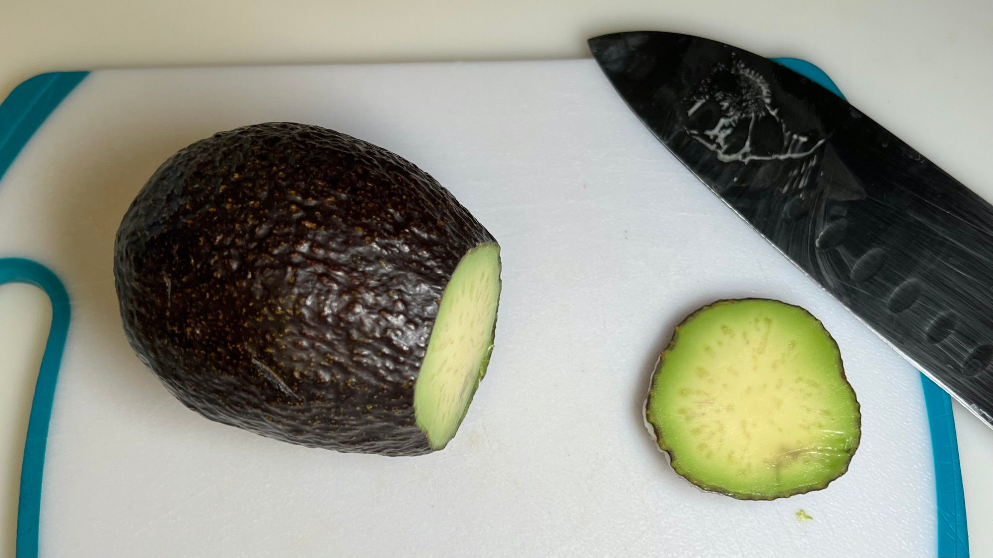Slice an Avocado step1