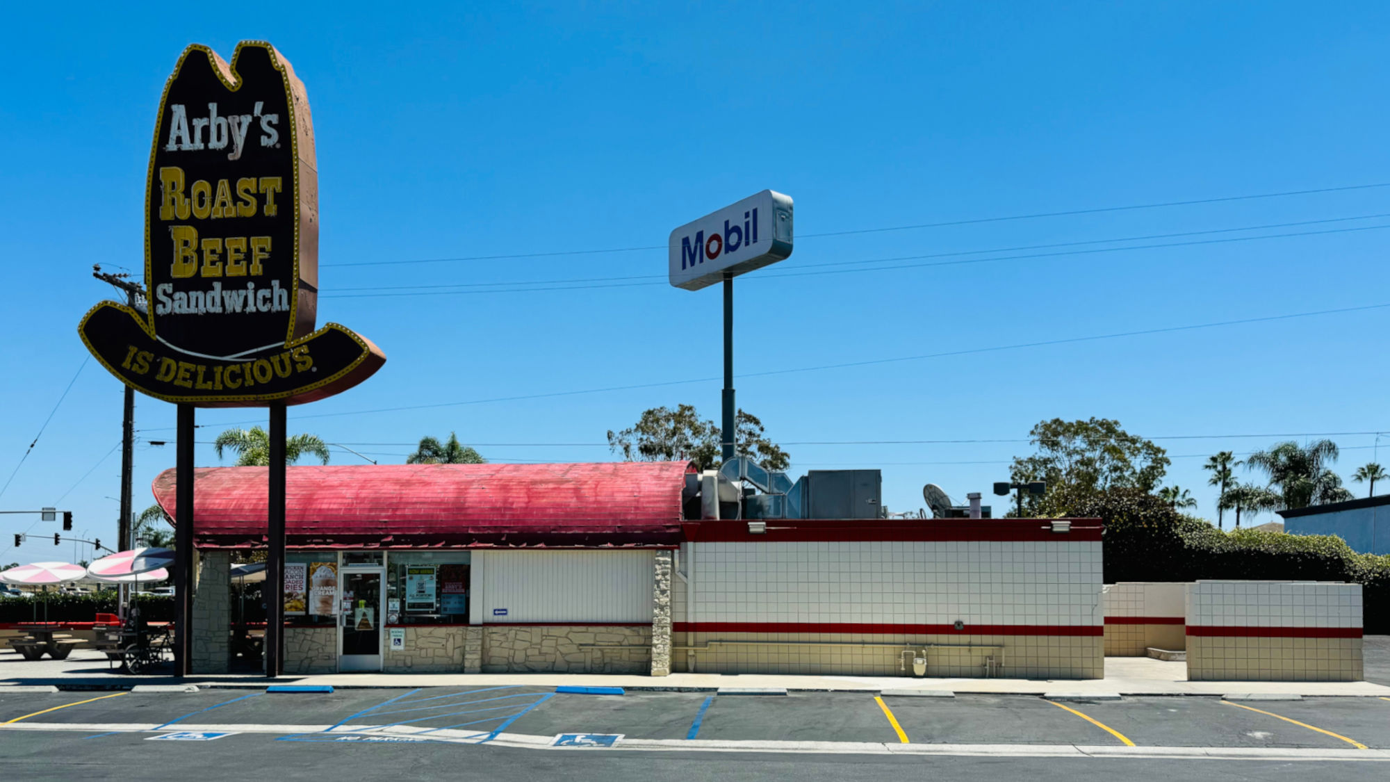 Arby's Covered Wagon Building