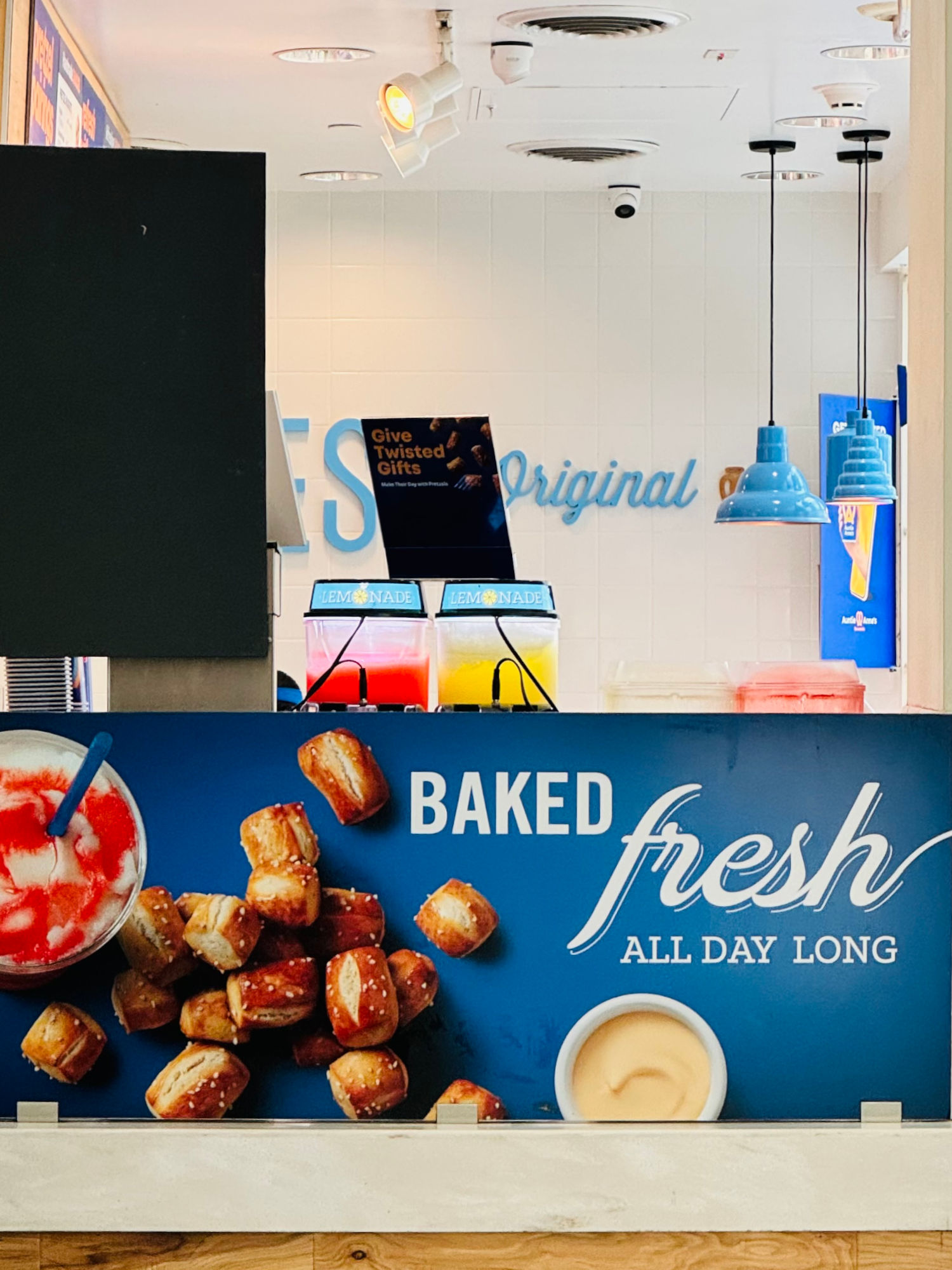 Auntie Anne's Baked Fresh All Day Long