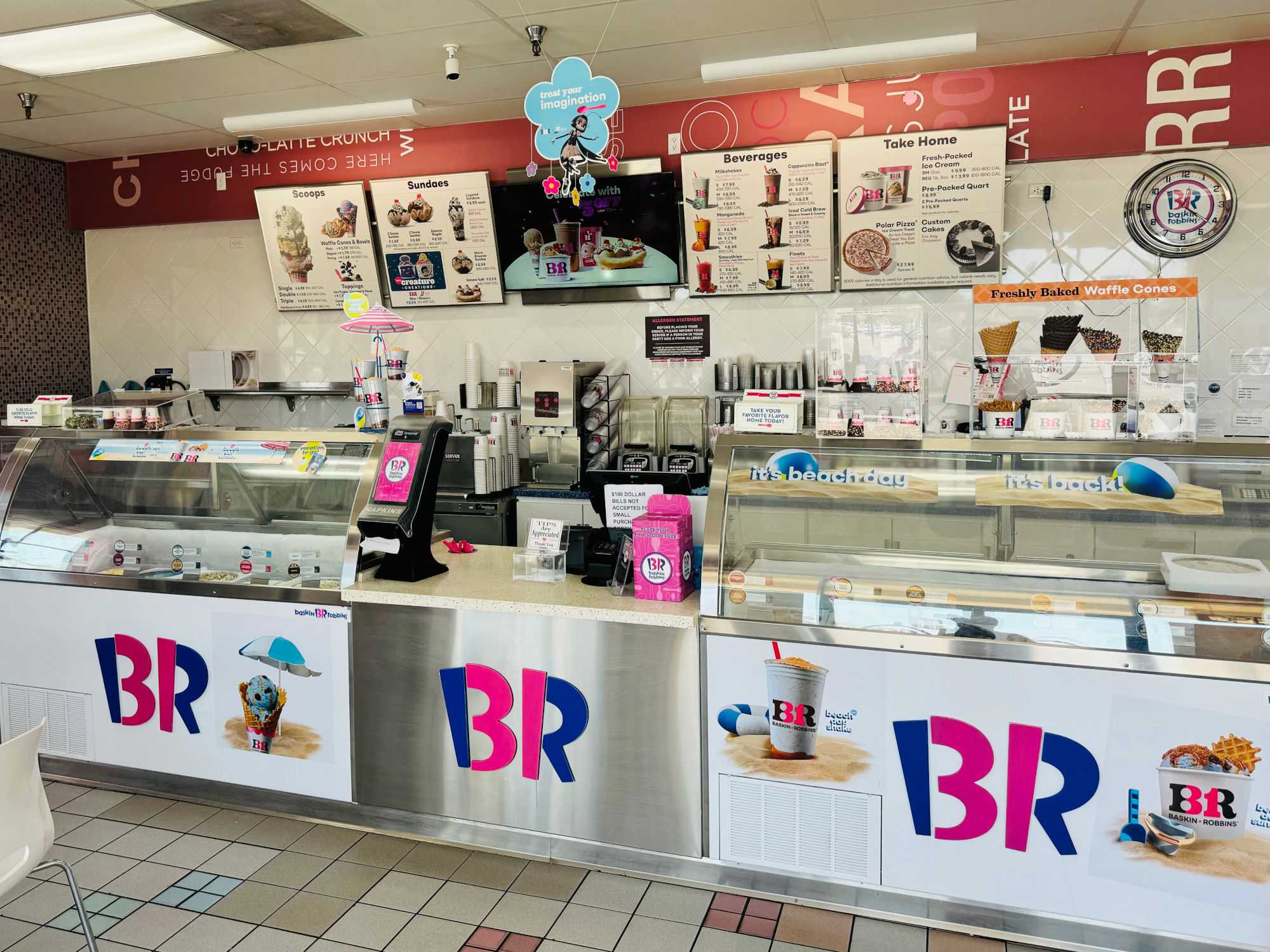 Baskin-Robbins Moorpark Counter