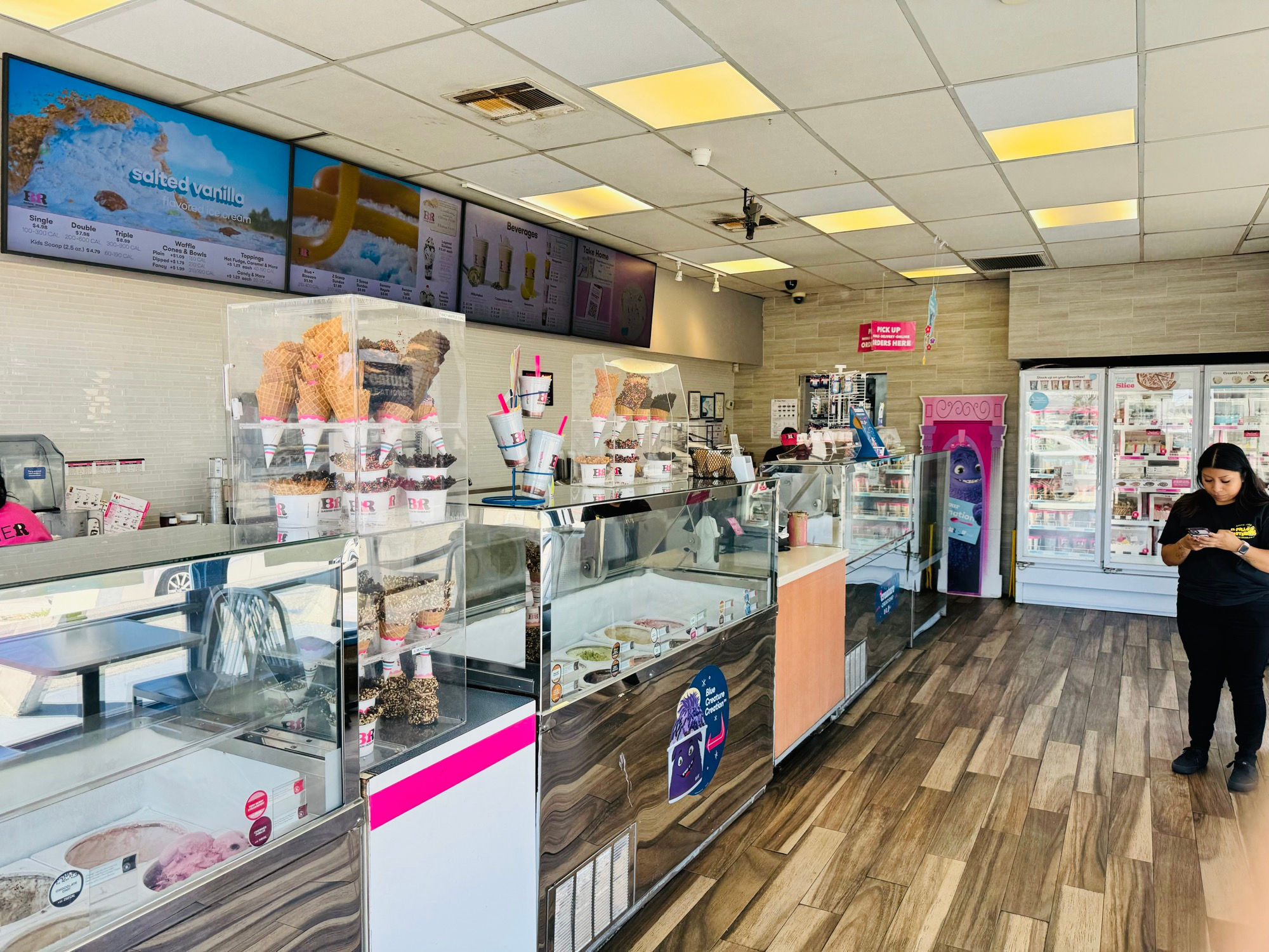 Baskin Robbins Oxnard Inside