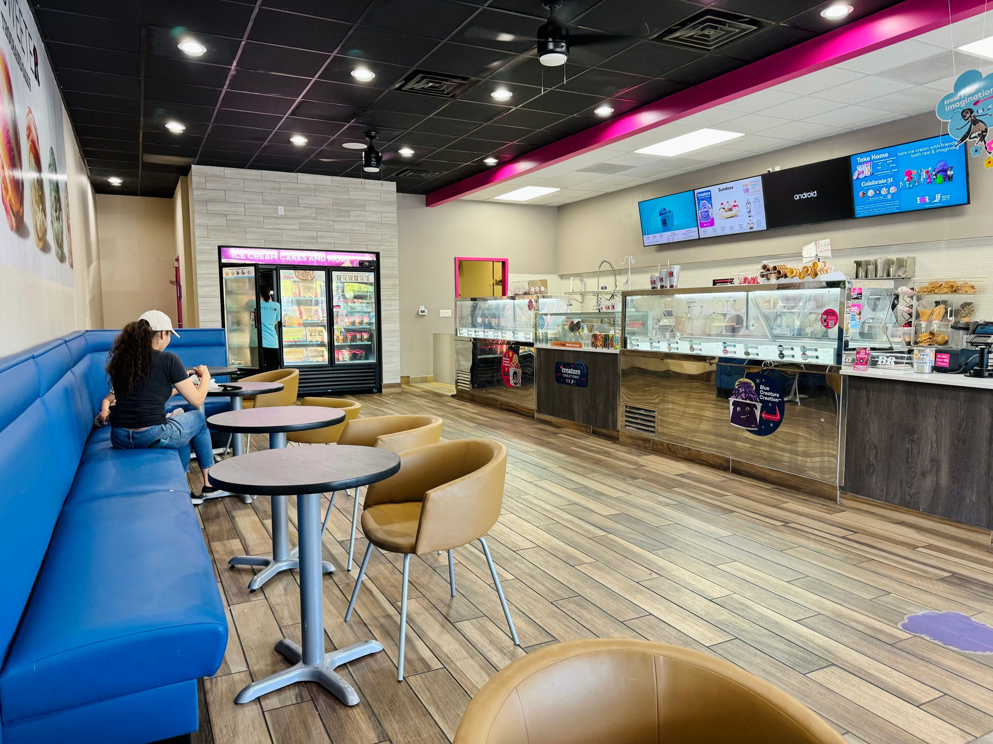 Baskin-Robbins Thousand Oaks Inside