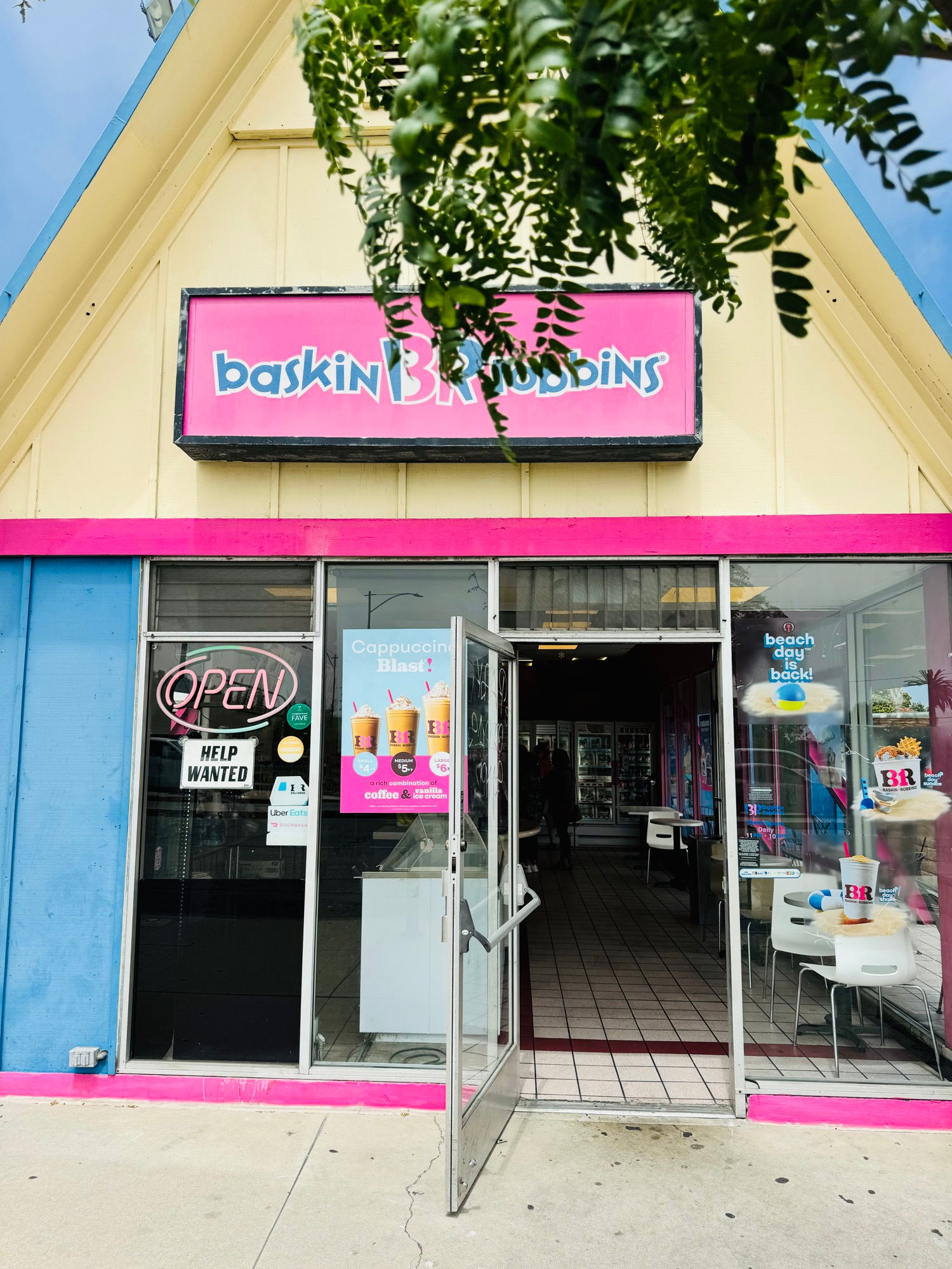 Baskin Robbins Ventura on Main Street