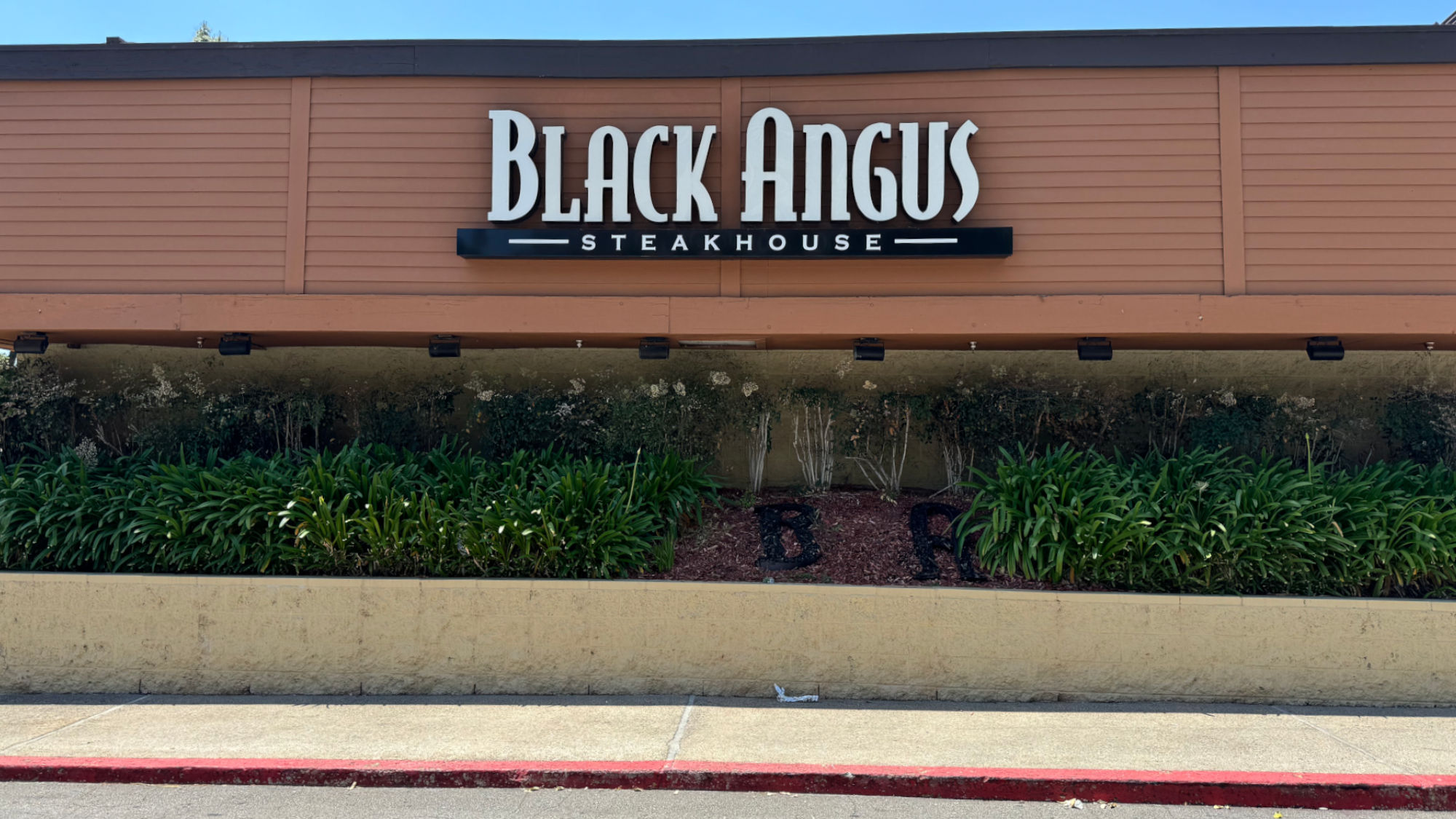 Black Angus Burbank Sign