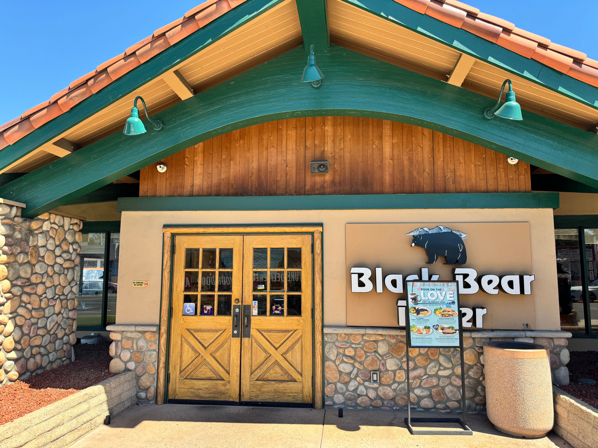 Black Bear Diner Tarzana Entrance