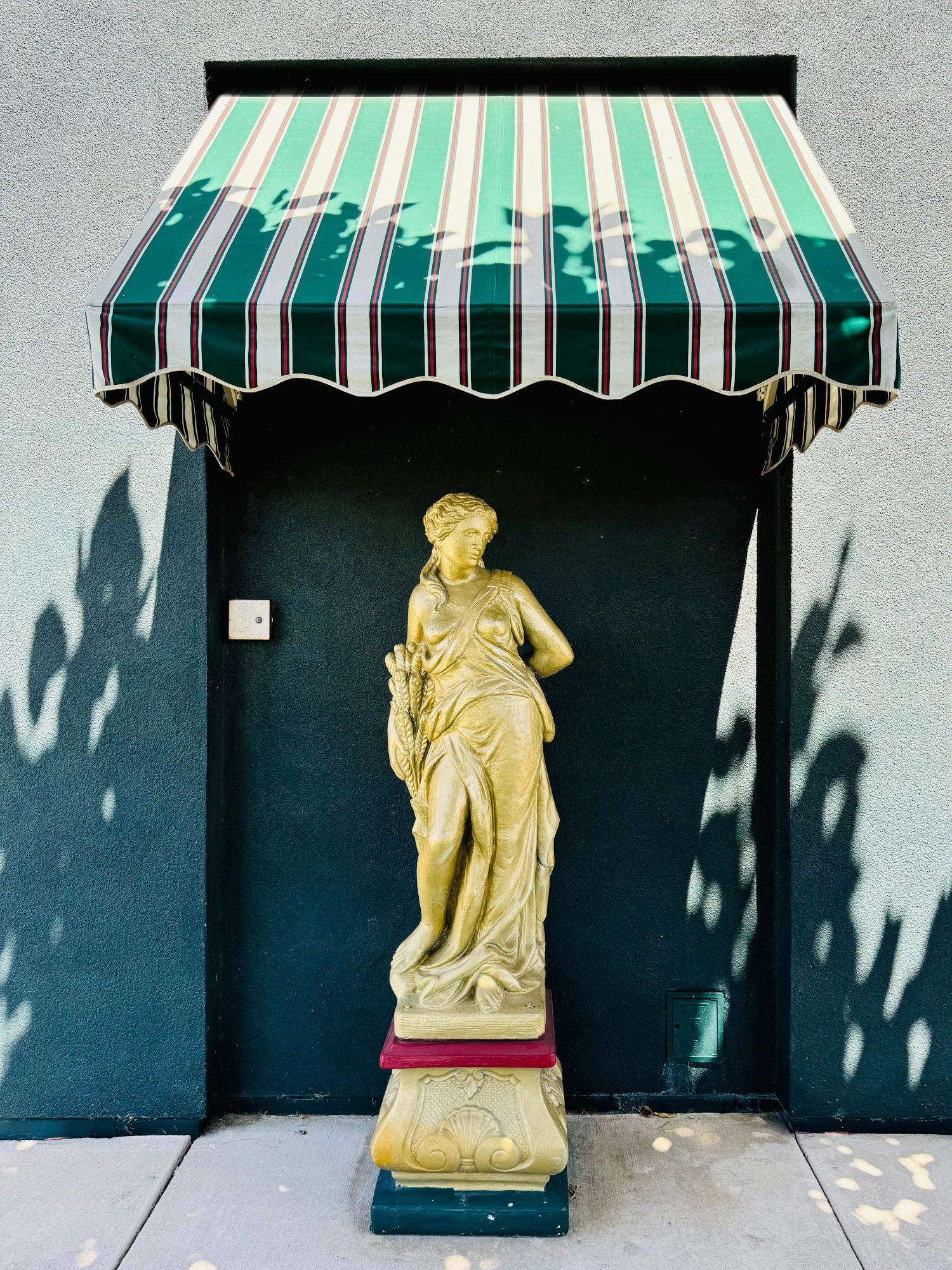 Buca di Beppo Meatball Statue