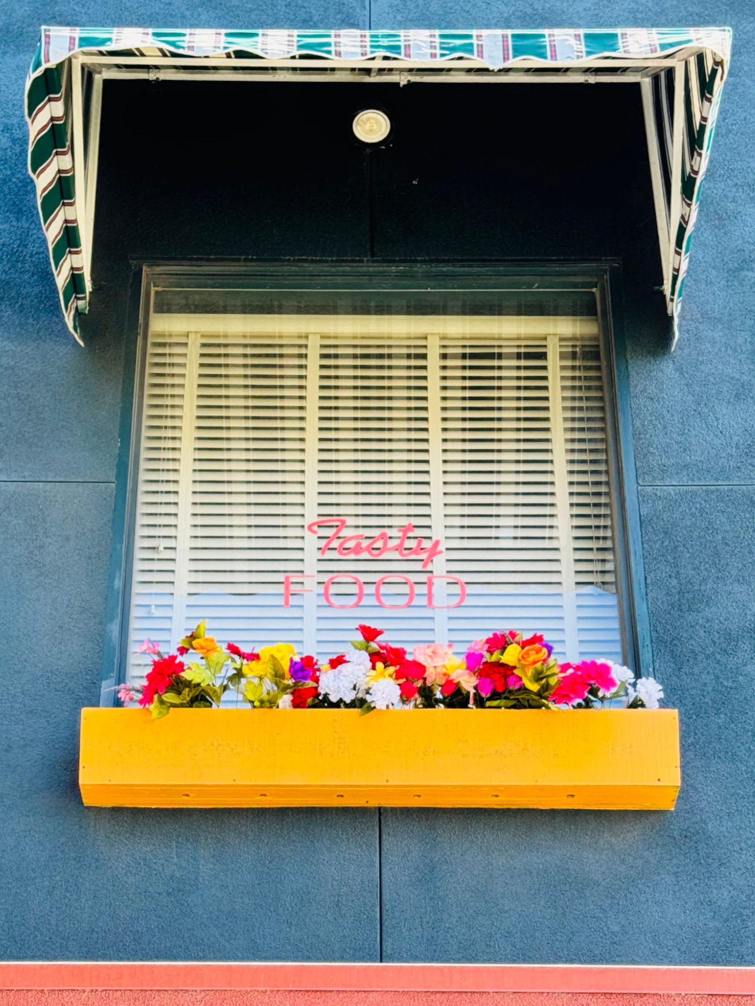 Buca di Beppo Tasty Food Window