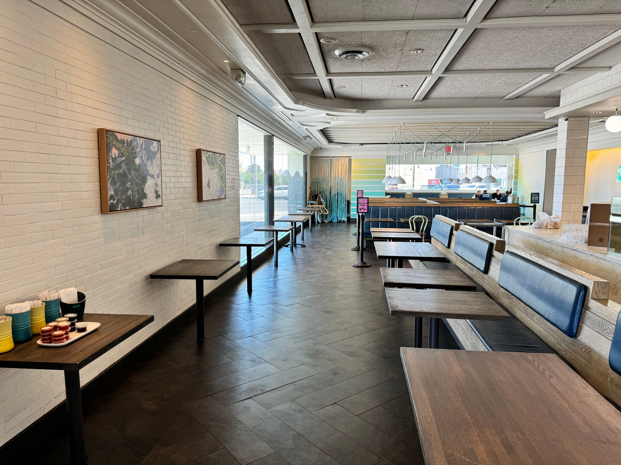 California Chicken Cafe Seating