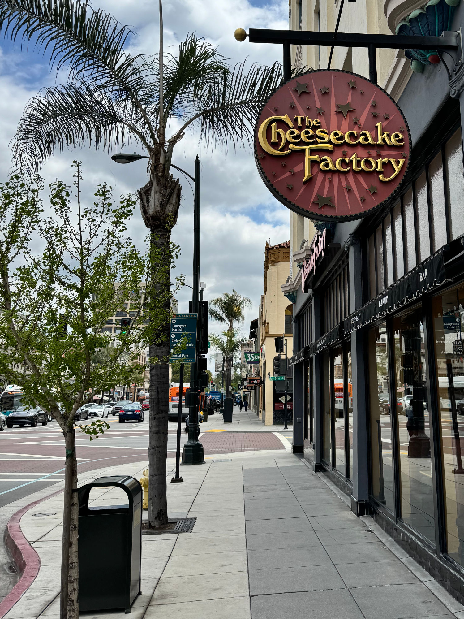 Cheesecake Factory Colorado Boulevard, Pasadena