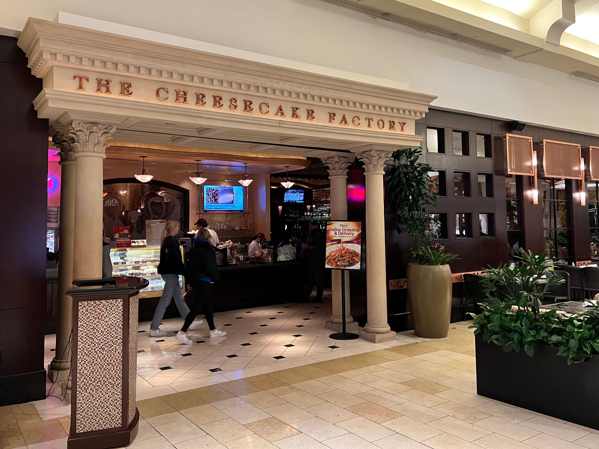 Cheesecake Factory Entrance