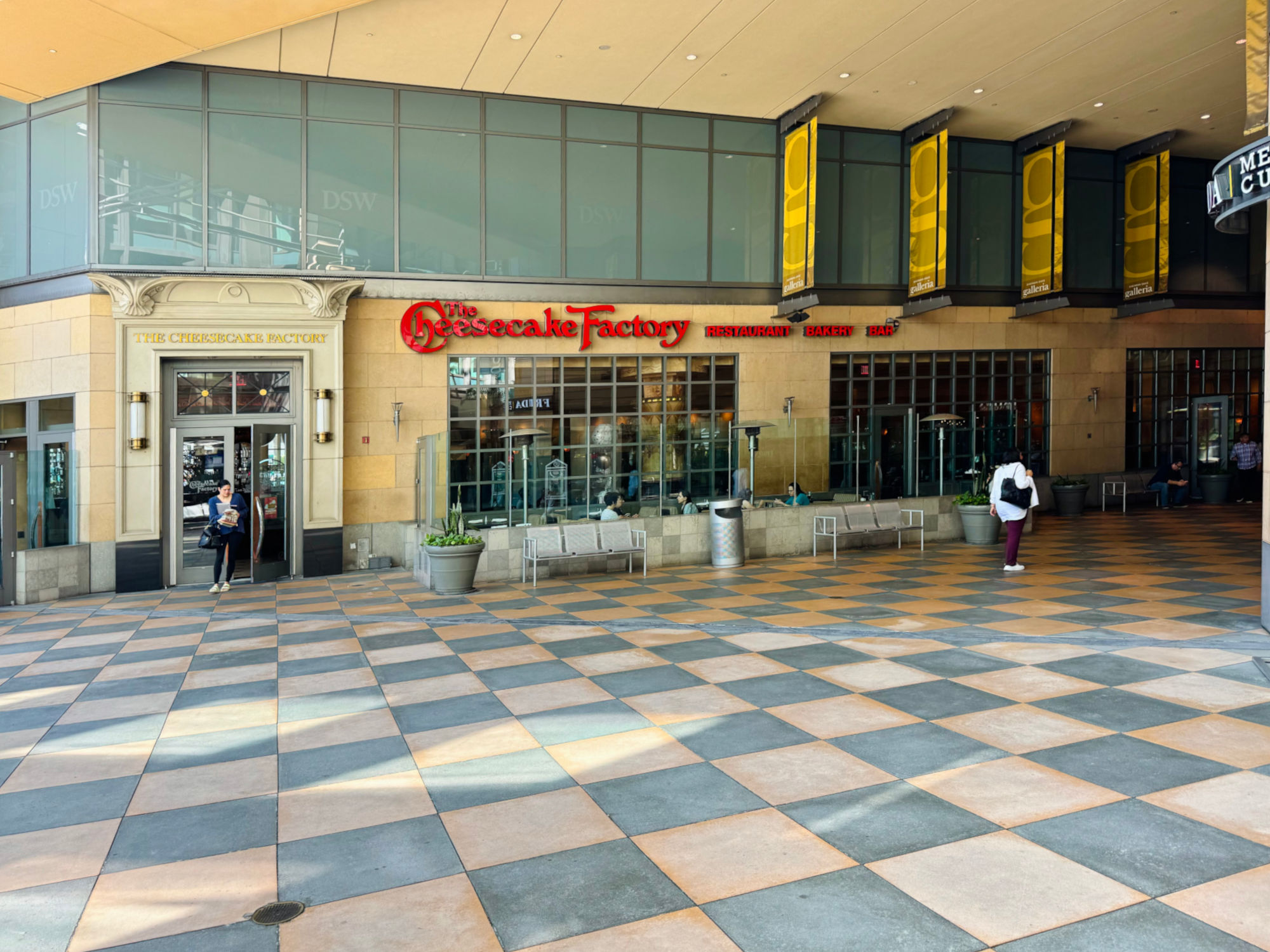 Cheesecake Factory Sherman Oaks Entrance