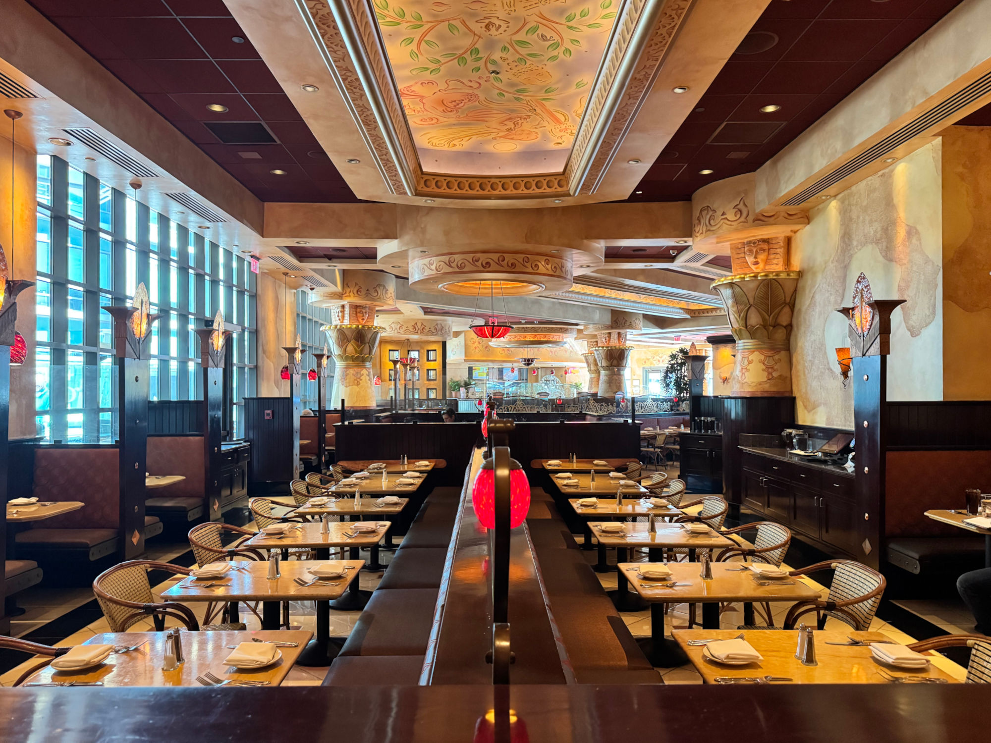 Cheesecake Factory Sherman Oaks Seating