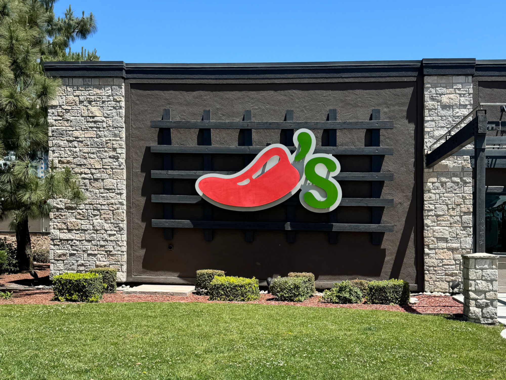 Chili's Long Beach Wall Logo