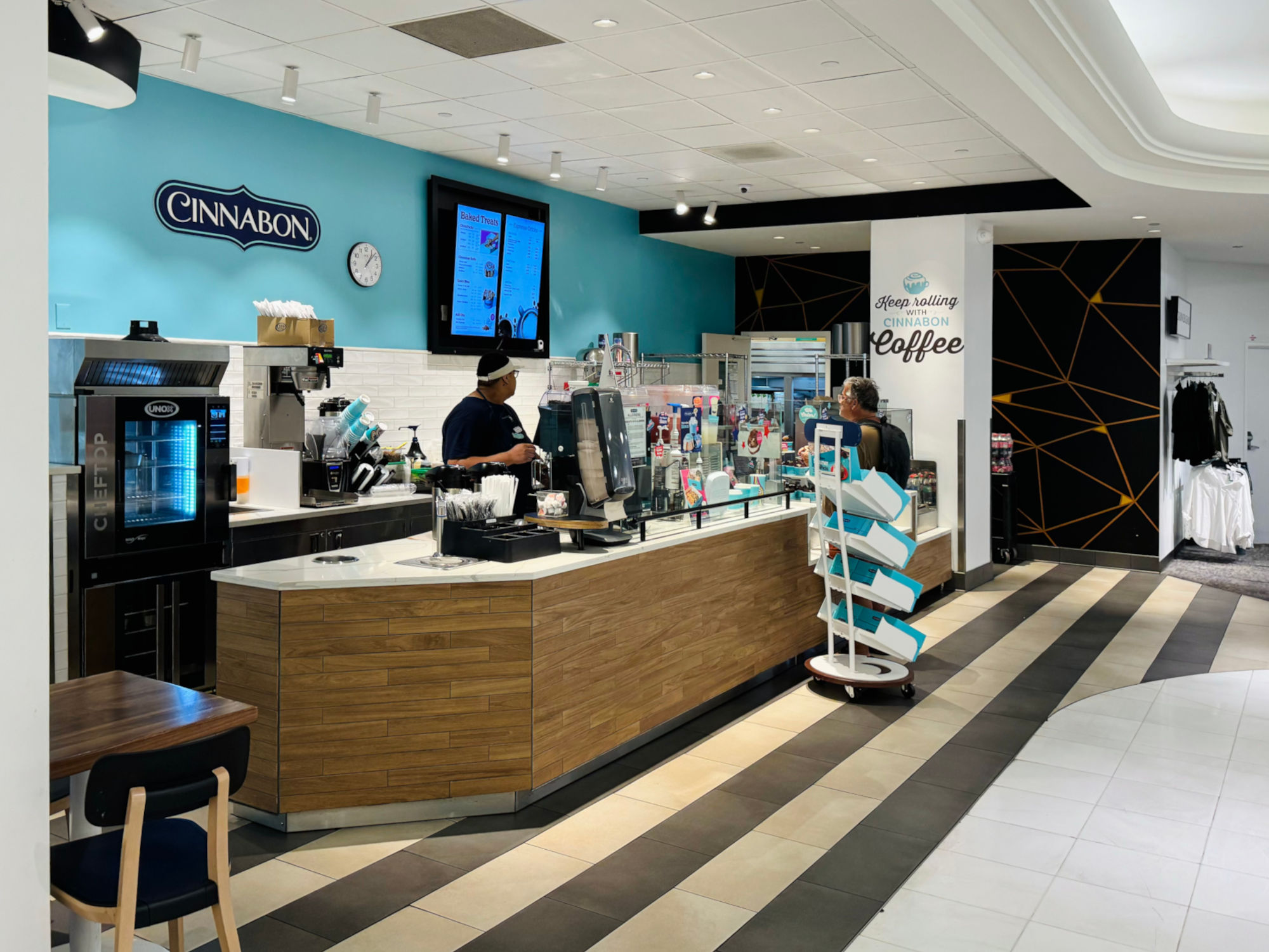 Cinnabon Sherman Oaks