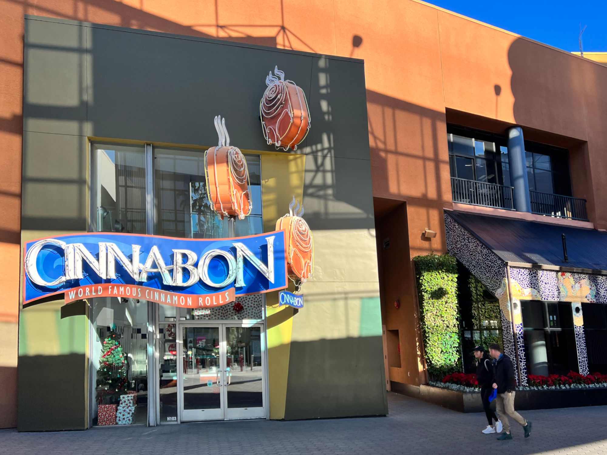 Cinnabon Universal City Walk