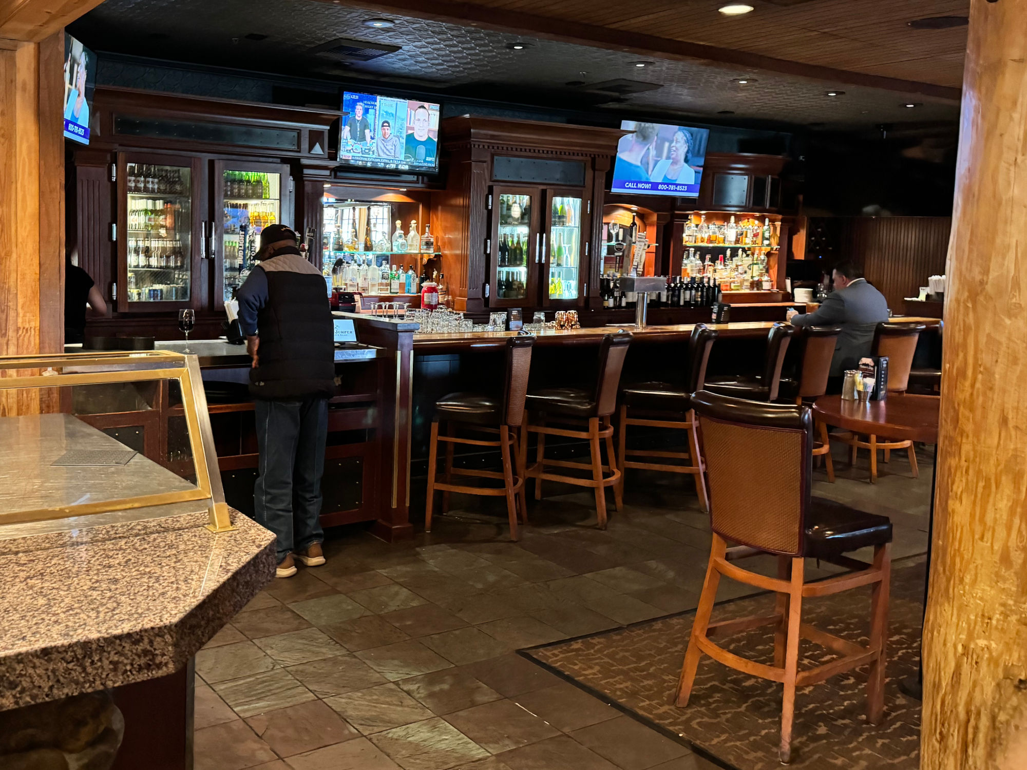 Claim Jumper Bar Area