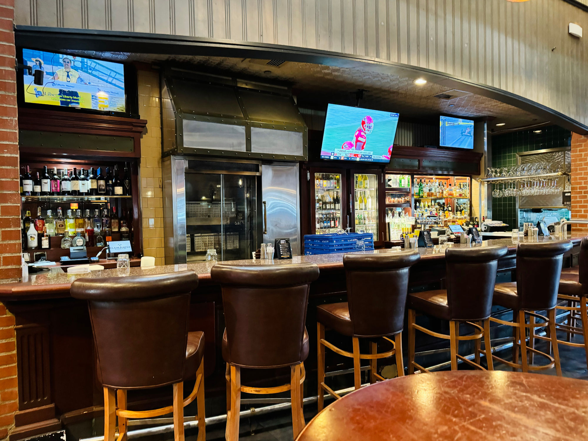 Claim Jumper Bar Area