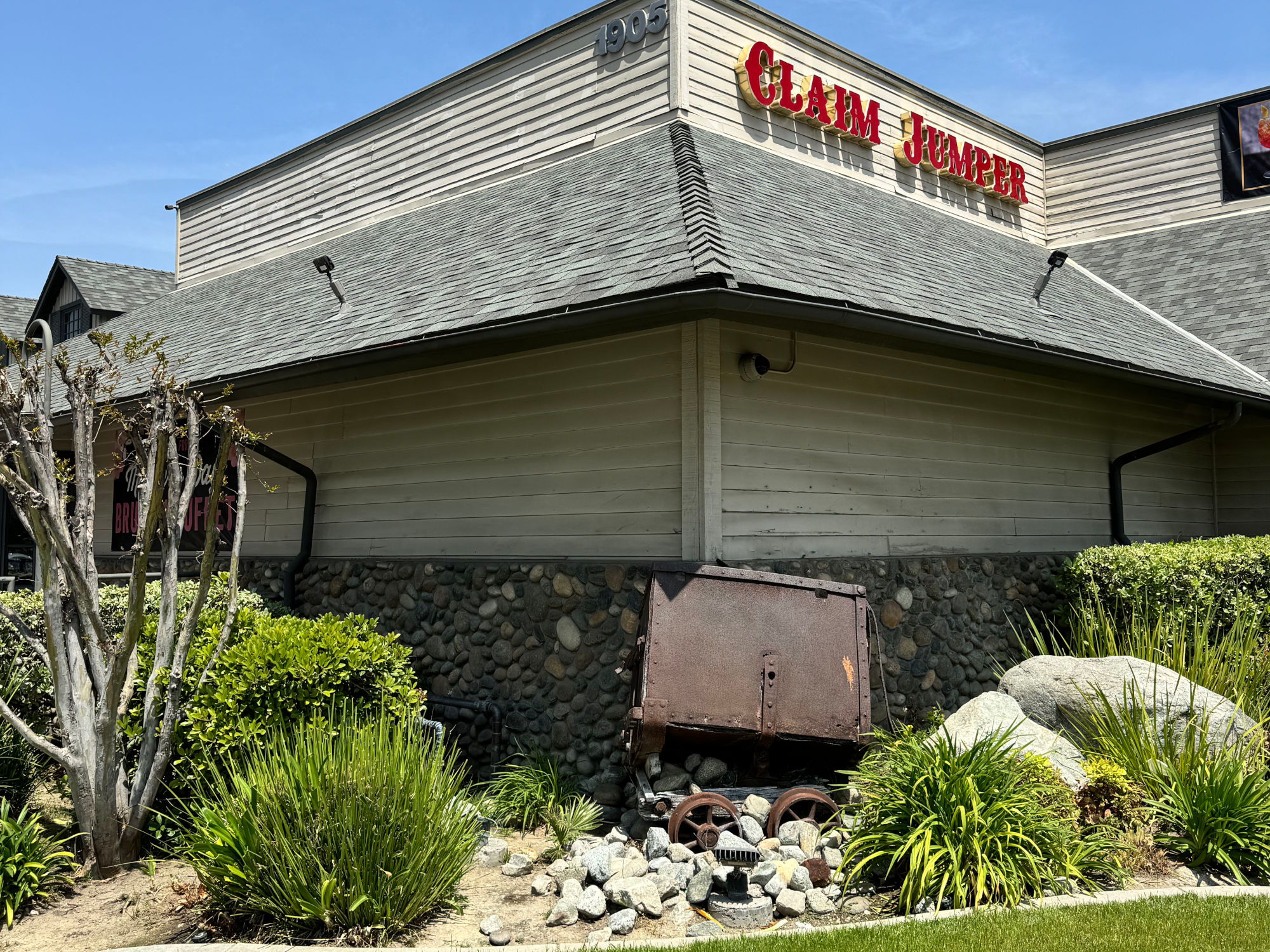 Claim Jumper Mine Cart