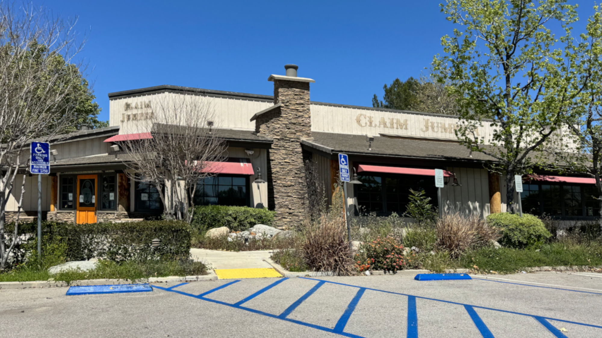 Claim Jumper Northridge Closed