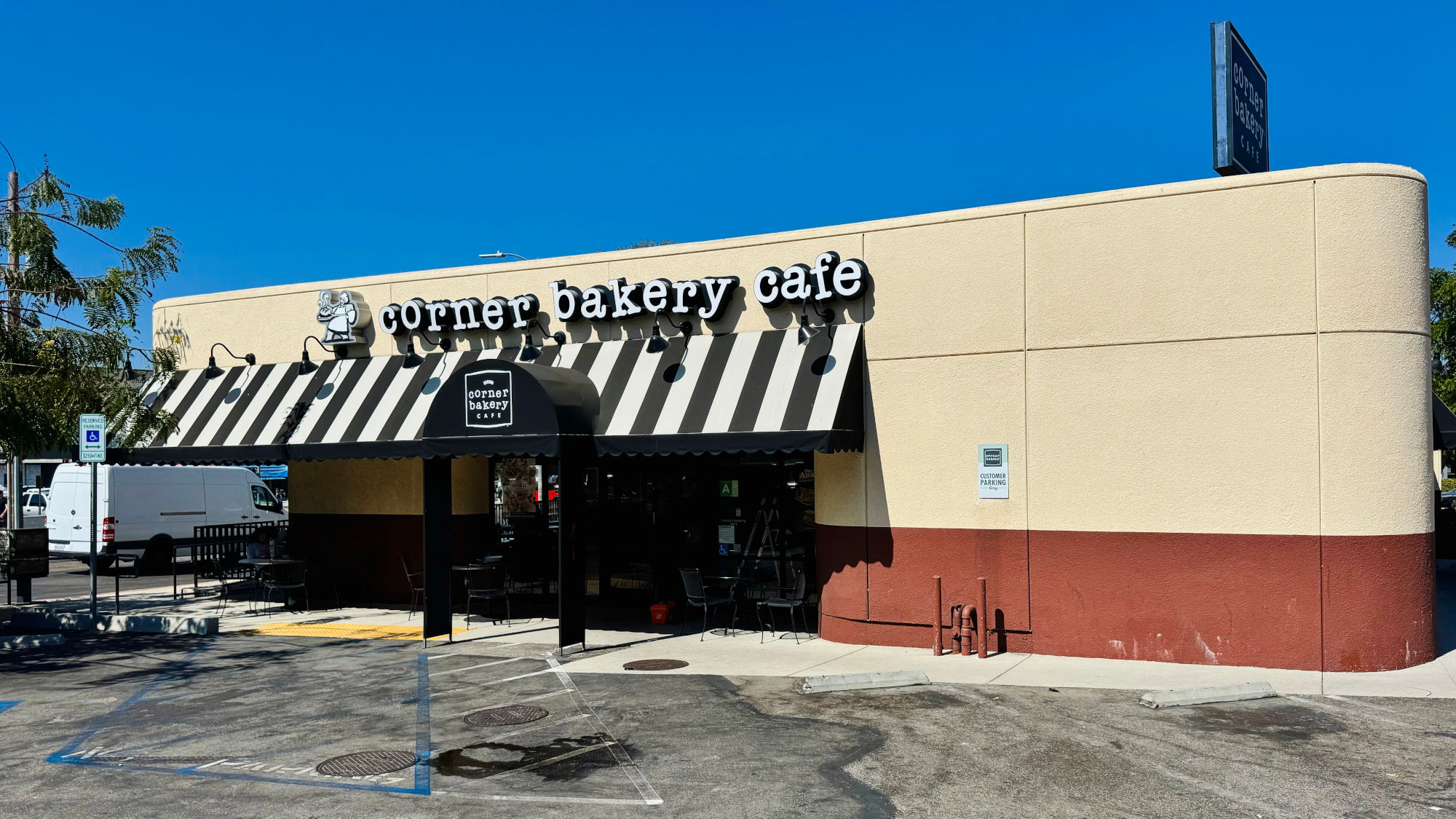 Corner Bakery Cafe Encino